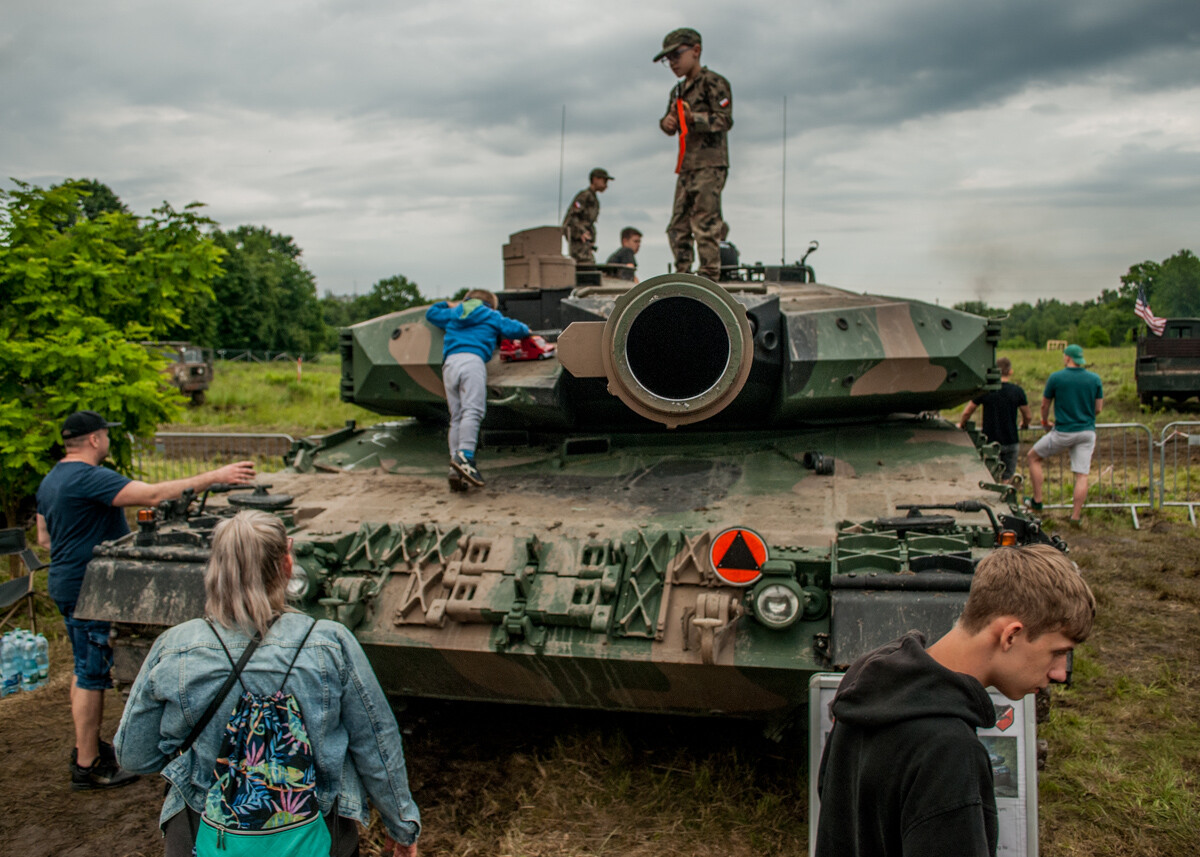 Na terenie dawnej KWK Miechowice trwa właśnie ogromny zlot militarny - Śląskie Manewry. Dziś ostatni, trzeci dzień imprezy, będzie się działo. Zobaczcie, jak było wczoraj!