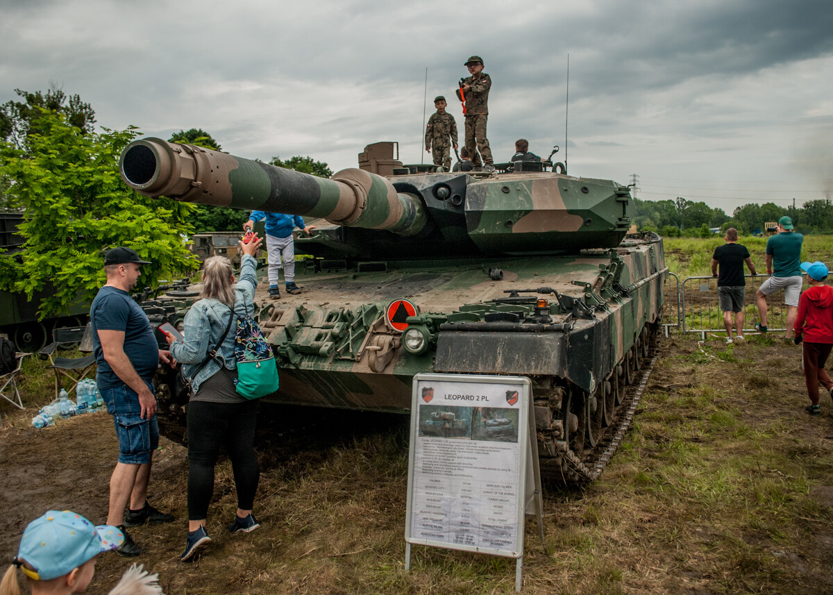 Na terenie dawnej KWK Miechowice trwa właśnie ogromny zlot militarny - Śląskie Manewry. Dziś ostatni, trzeci dzień imprezy, będzie się działo. Zobaczcie, jak było wczoraj!