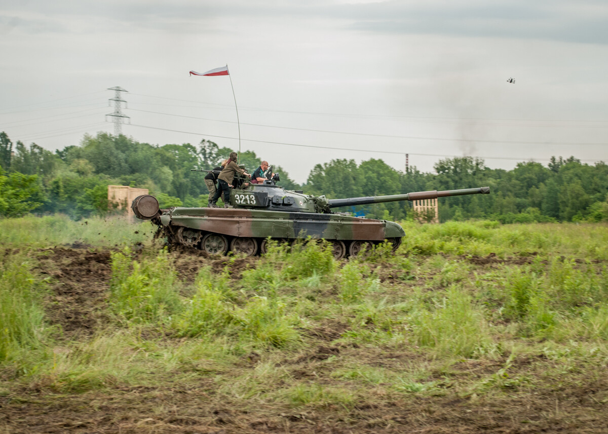 Na terenie dawnej KWK Miechowice trwa właśnie ogromny zlot militarny - Śląskie Manewry. Dziś ostatni, trzeci dzień imprezy, będzie się działo. Zobaczcie, jak było wczoraj!