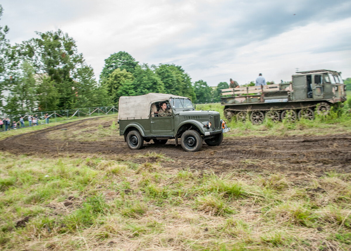 Na terenie dawnej KWK Miechowice trwa właśnie ogromny zlot militarny - Śląskie Manewry. Dziś ostatni, trzeci dzień imprezy, będzie się działo. Zobaczcie, jak było wczoraj!