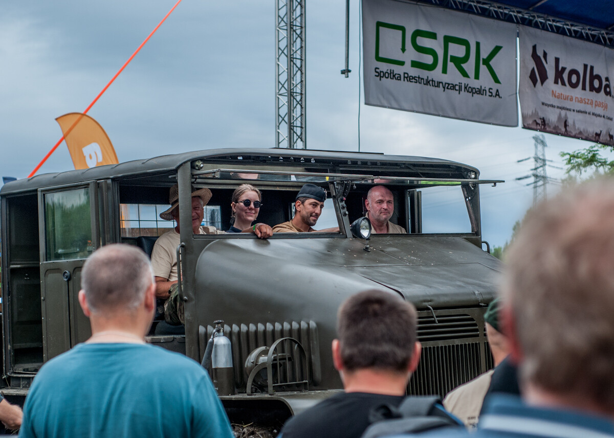 Na terenie dawnej KWK Miechowice trwa właśnie ogromny zlot militarny - Śląskie Manewry. Dziś ostatni, trzeci dzień imprezy, będzie się działo. Zobaczcie, jak było wczoraj!