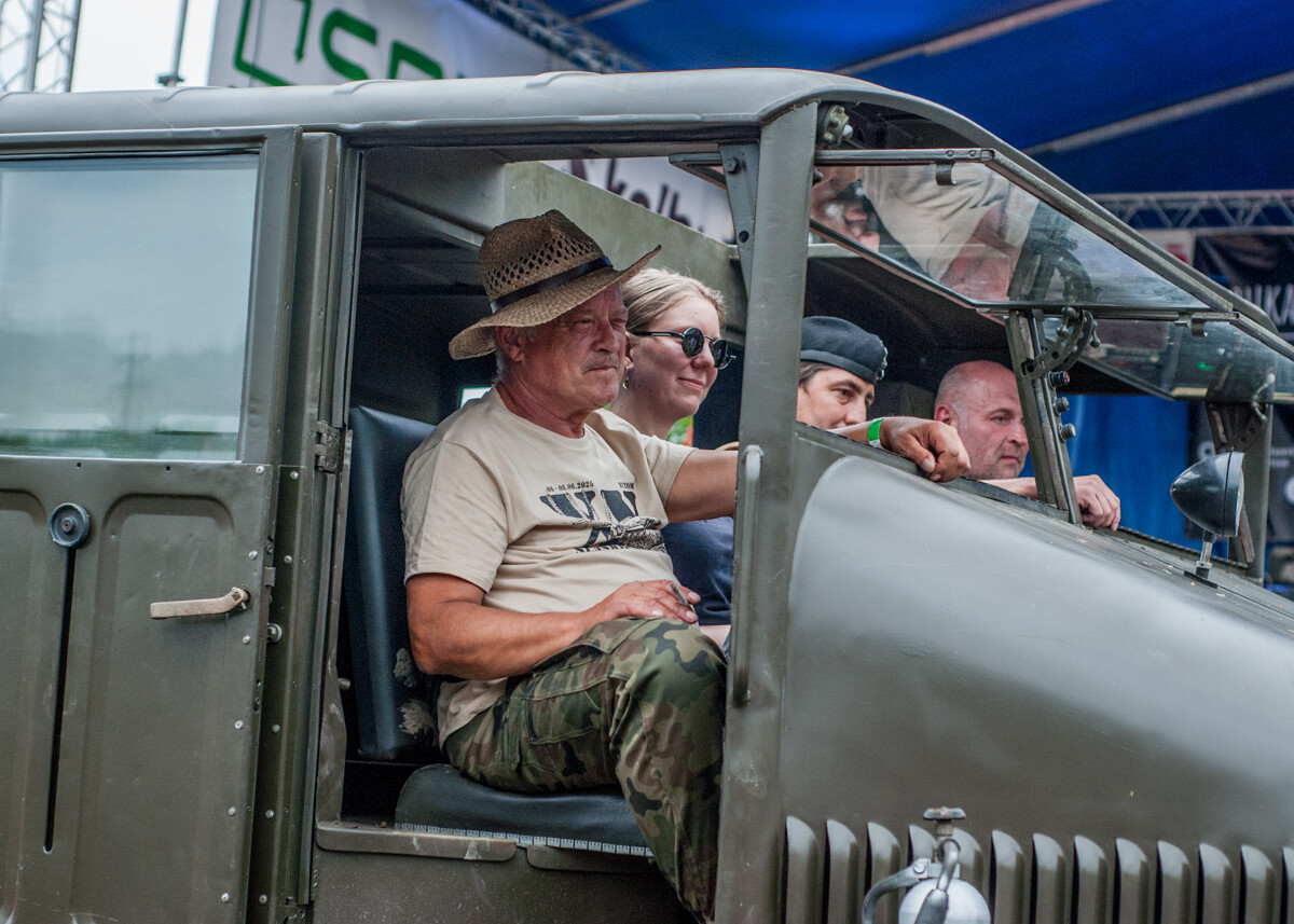 Na terenie dawnej KWK Miechowice trwa właśnie ogromny zlot militarny - Śląskie Manewry. Dziś ostatni, trzeci dzień imprezy, będzie się działo. Zobaczcie, jak było wczoraj!