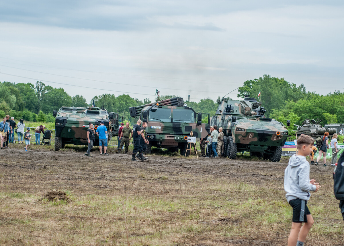 Na terenie dawnej KWK Miechowice trwa właśnie ogromny zlot militarny - Śląskie Manewry. Dziś ostatni, trzeci dzień imprezy, będzie się działo. Zobaczcie, jak było wczoraj!
