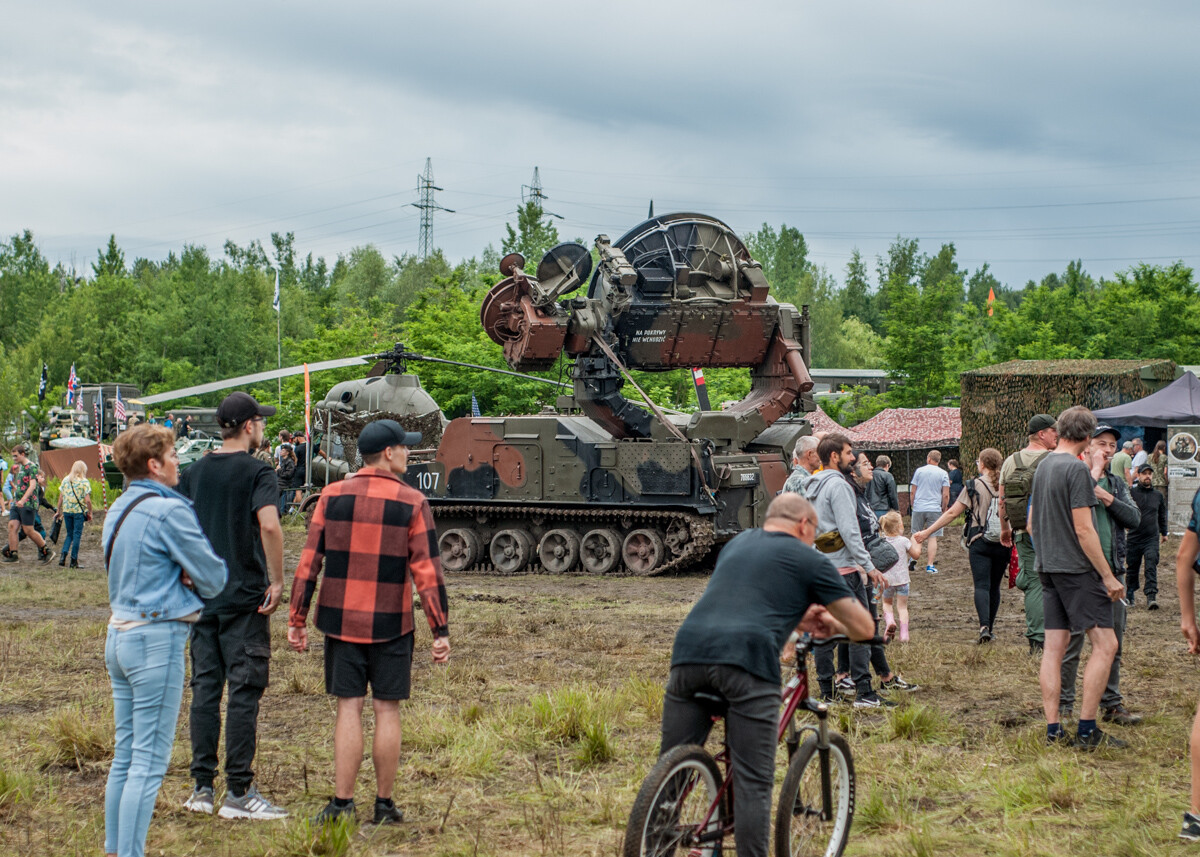 Na terenie dawnej KWK Miechowice trwa właśnie ogromny zlot militarny - Śląskie Manewry. Dziś ostatni, trzeci dzień imprezy, będzie się działo. Zobaczcie, jak było wczoraj!