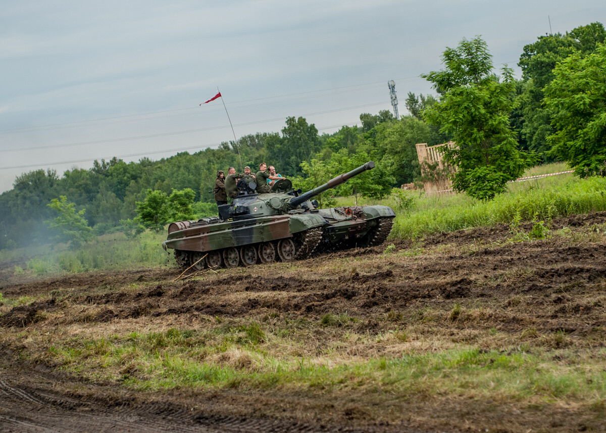 Na terenie dawnej KWK Miechowice trwa właśnie ogromny zlot militarny - Śląskie Manewry. Dziś ostatni, trzeci dzień imprezy, będzie się działo. Zobaczcie, jak było wczoraj!