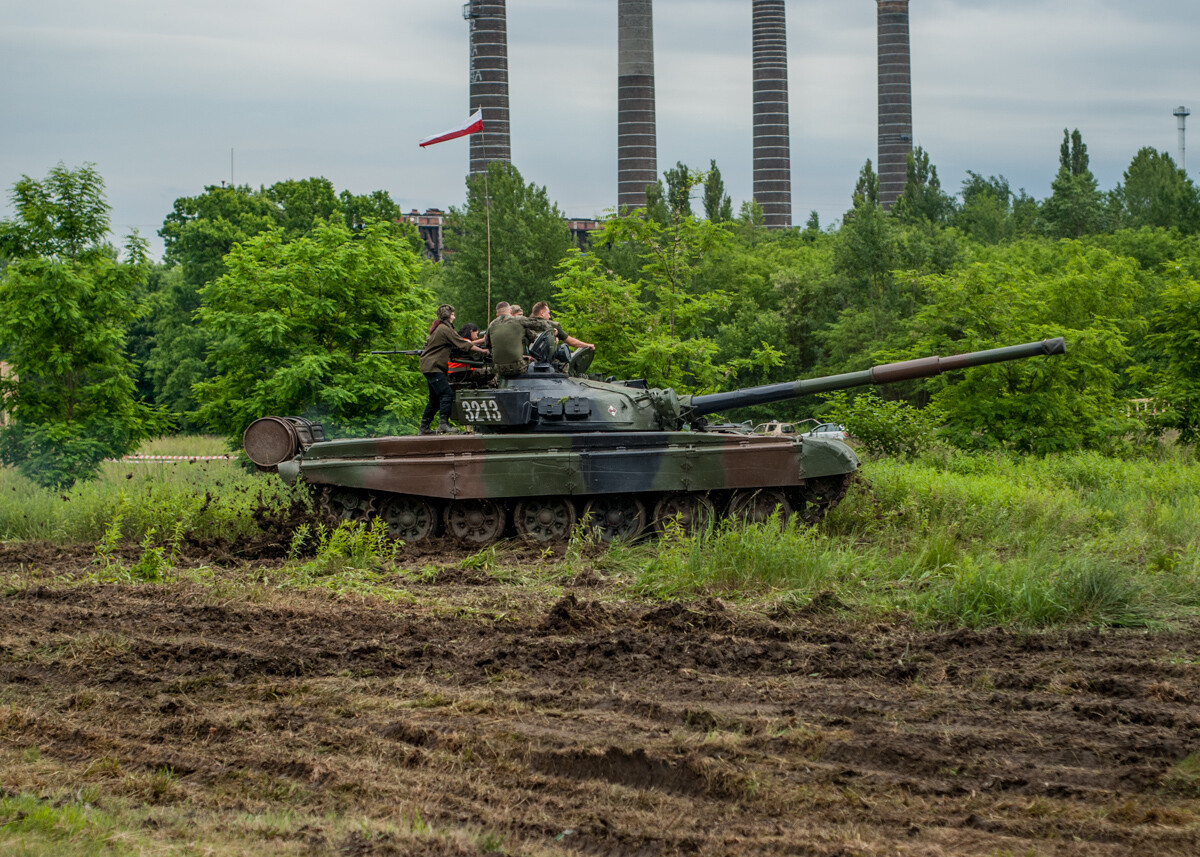 Na terenie dawnej KWK Miechowice trwa właśnie ogromny zlot militarny - Śląskie Manewry. Dziś ostatni, trzeci dzień imprezy, będzie się działo. Zobaczcie, jak było wczoraj!