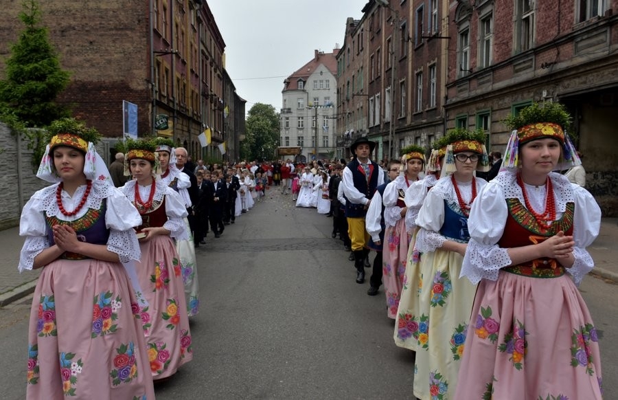 Uroczysta procesja w strojach rozbarskich