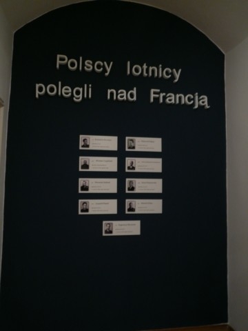 Wernisa&#380; wystawy "Zapomniani bohaterowie. Polscy lotnicy we Francji 1940 r."